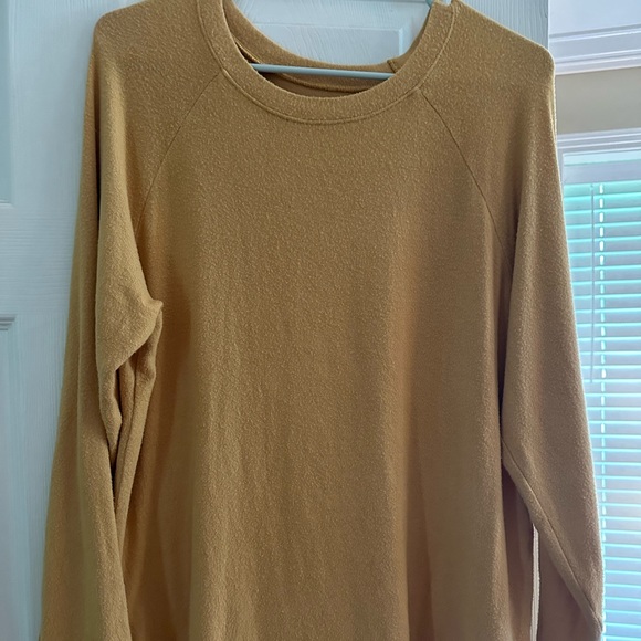 American Eagle Outfitters Tops - American Eagle “Soft & Sexy Plush” top. GUC.